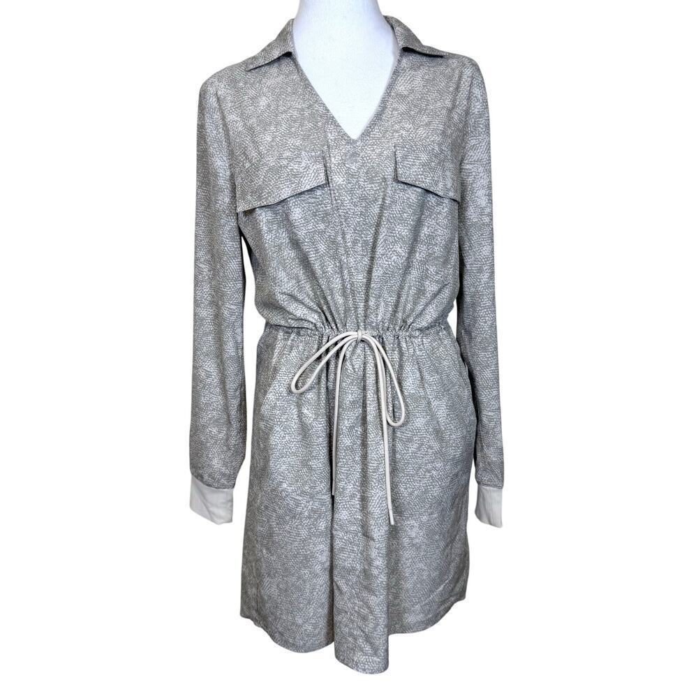 Athleta Zuma Shirtdress Snakeskin Print Small White Grey Athleisure VGUC